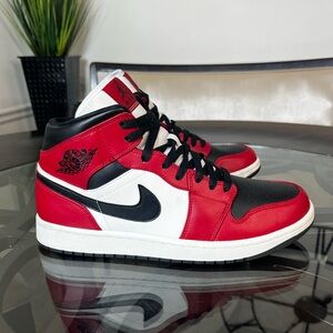 Nike Air Jordan 1 Mid Chicago Black Toe Sz 10